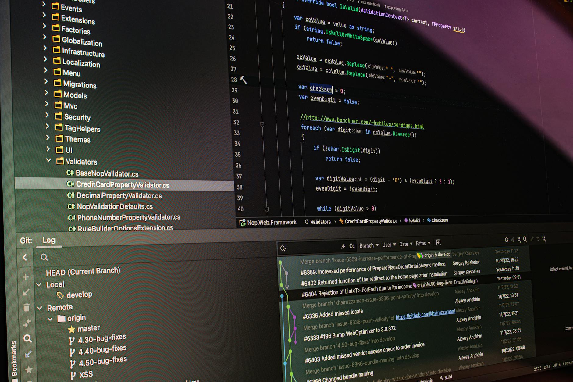 Ekran monitora z kodem i narzędziami kontroli wersji w startupie tech