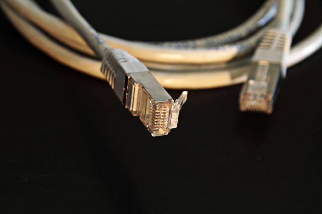 Zbliżenie kabla Ethernet z widoc